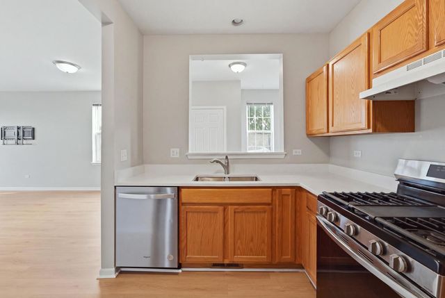 3133 Falling Waters Lane, Lindenhurst, IL 60046