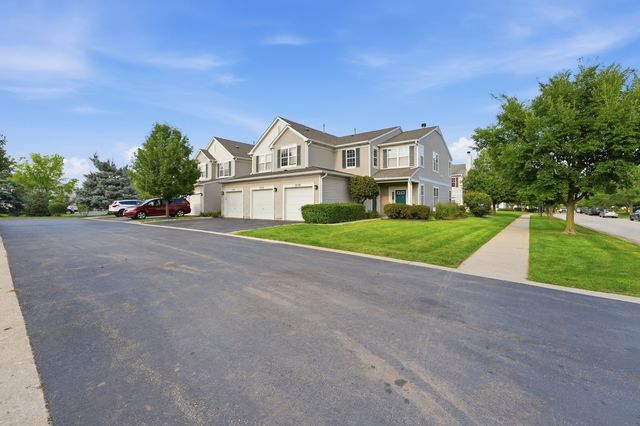 3133 Falling Waters Lane, Lindenhurst, IL 60046