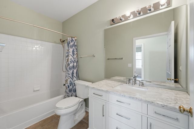 3133 Falling Waters Lane, Lindenhurst, IL 60046