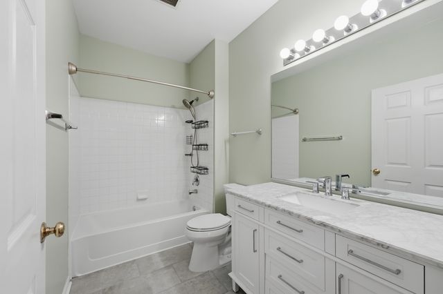 3133 Falling Waters Lane, Lindenhurst, IL 60046