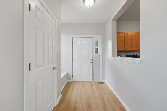 3133 Falling Waters Lane, Lindenhurst, IL 60046