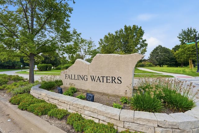 3133 Falling Waters Lane, Lindenhurst, IL 60046