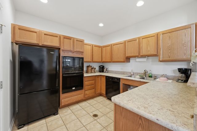 3133 Falling Waters Lane, Lindenhurst, IL 60046