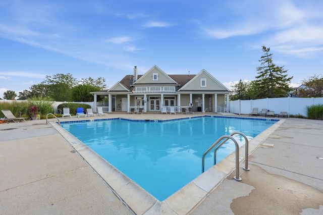 3133 Falling Waters Lane, Lindenhurst, IL 60046