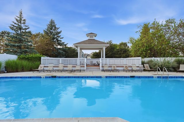 3133 Falling Waters Lane, Lindenhurst, IL 60046