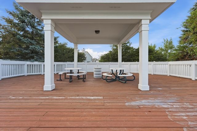 3133 Falling Waters Lane, Lindenhurst, IL 60046