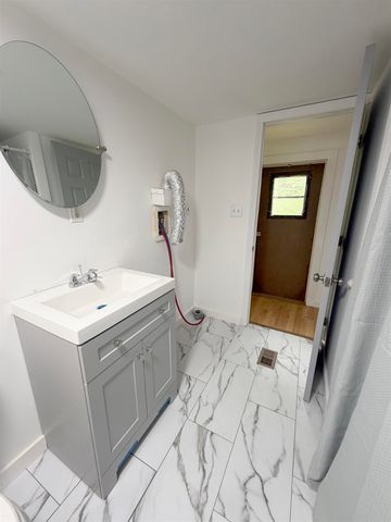 22 Valley Road, Brattleboro, VT 05301
