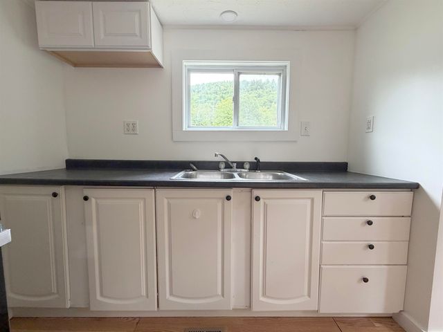 22 Valley Road, Brattleboro, VT 05301