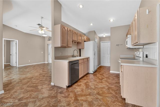 2202 SW 39th ST, Cape Coral, FL 33914