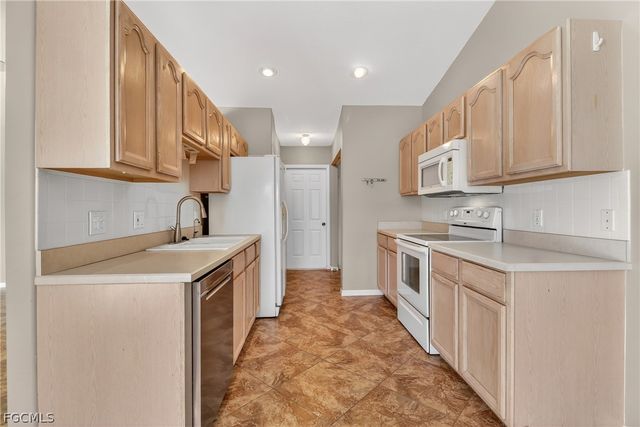 2202 SW 39th ST, Cape Coral, FL 33914