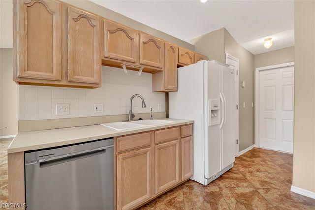 2202 SW 39th ST, Cape Coral, FL 33914