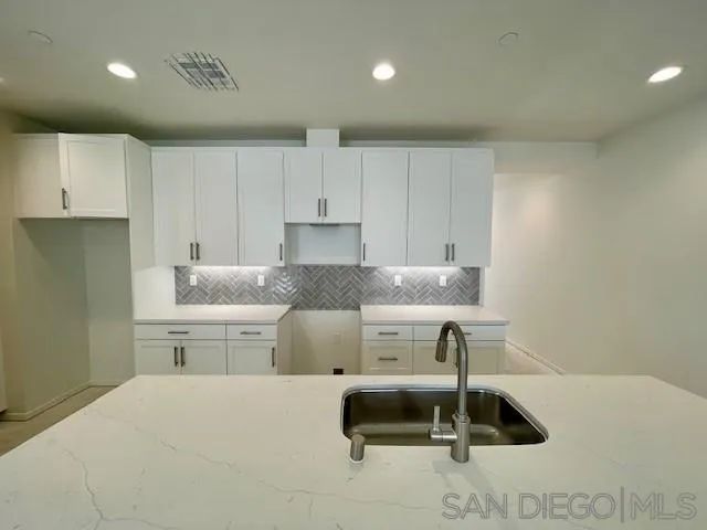 7825 Cypress Dr, Santee, CA 92071