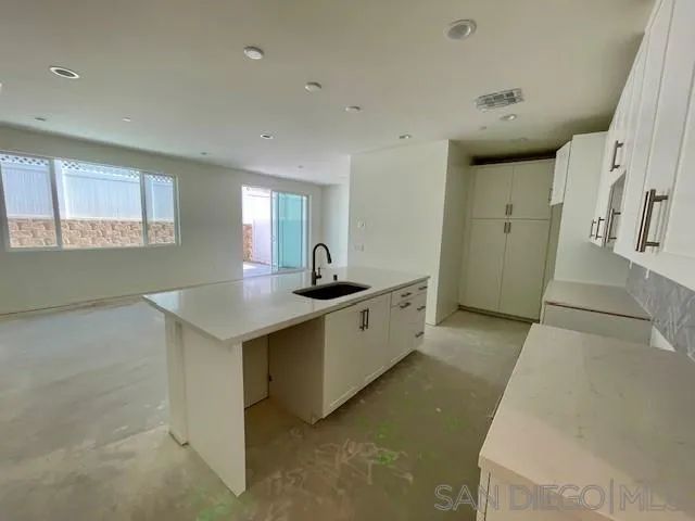 7825 Cypress Dr, Santee, CA 92071