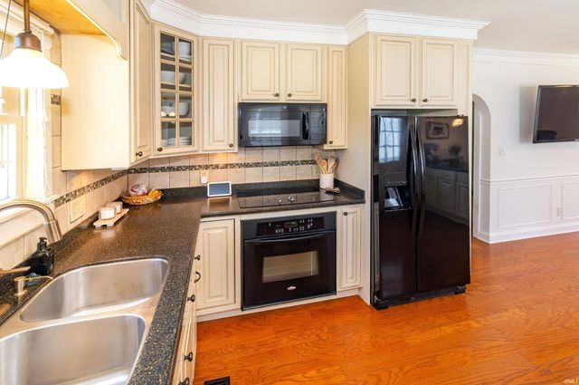 913 Harmony Way, Evansville, IN 47720
