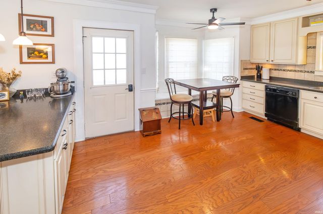 913 Harmony Way, Evansville, IN 47720