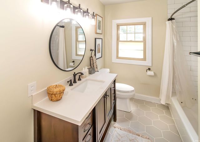 913 Harmony Way, Evansville, IN 47720