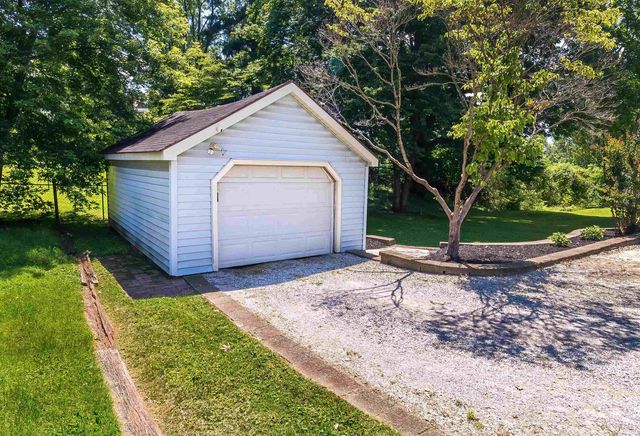 913 Harmony Way, Evansville, IN 47720