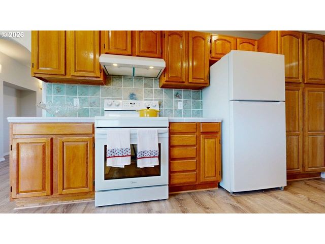 1221 IRIS St, Brookings, OR 97415