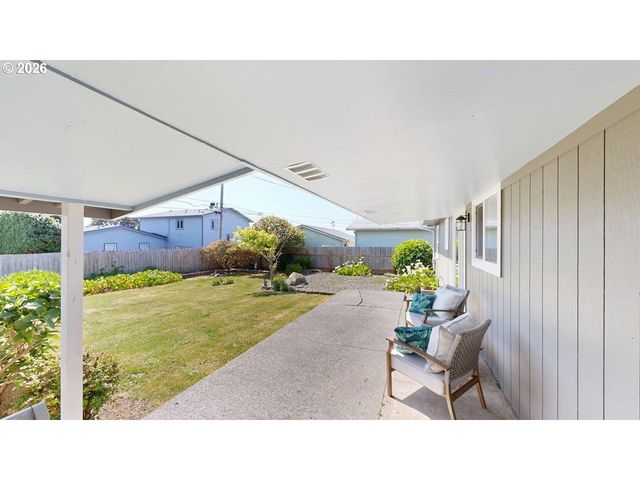 1221 IRIS St, Brookings, OR 97415