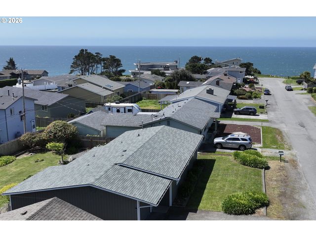 1221 IRIS St, Brookings, OR 97415