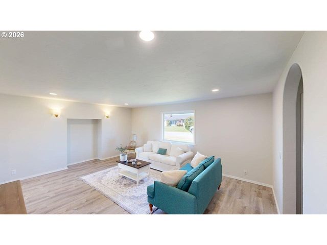 1221 IRIS St, Brookings, OR 97415