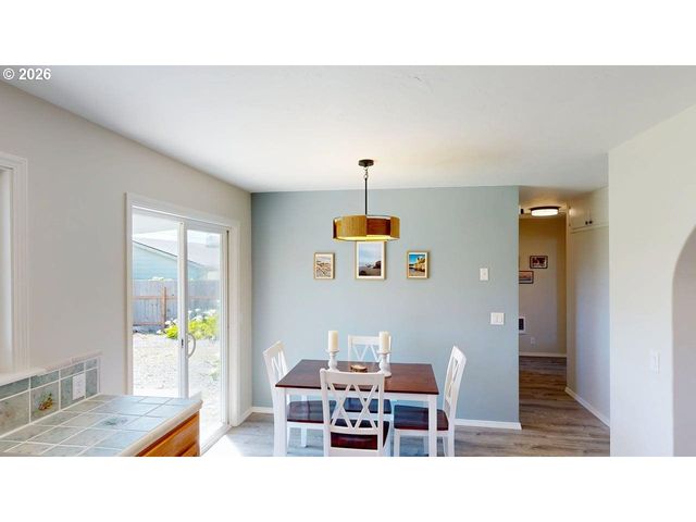 1221 IRIS St, Brookings, OR 97415