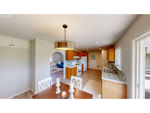 1221 IRIS St, Brookings, OR 97415