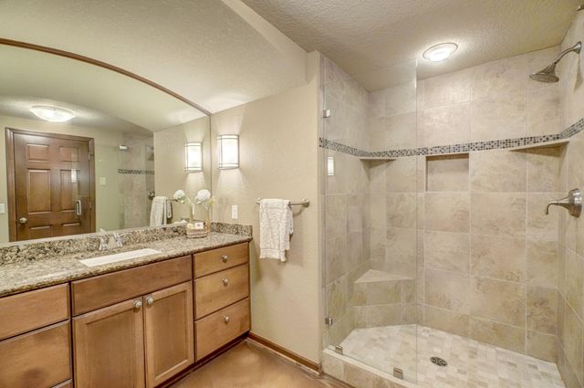 5619 Cottonwood Court, Shoreview, MN 55126