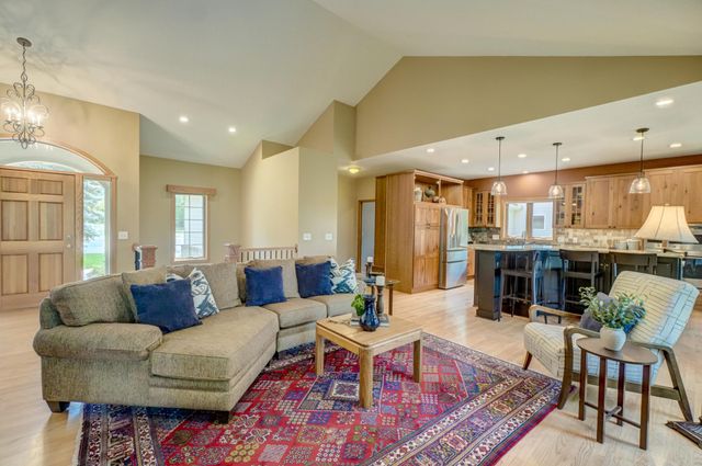 5619 Cottonwood Court, Shoreview, MN 55126