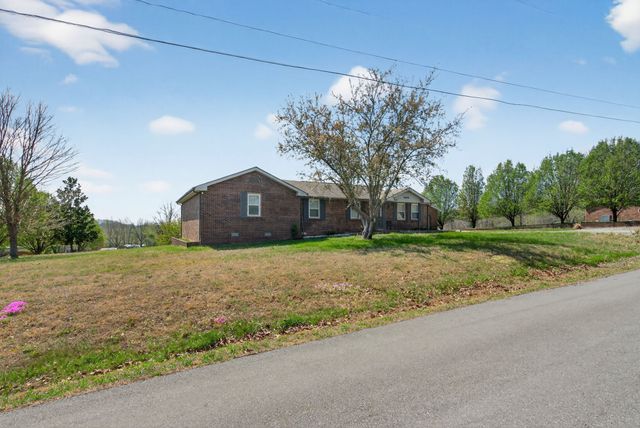 1848 Cardinal Dr, Pleasant View, TN 37146