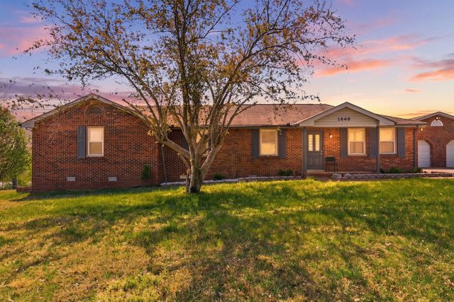 1848 Cardinal Dr, Pleasant View, TN 37146