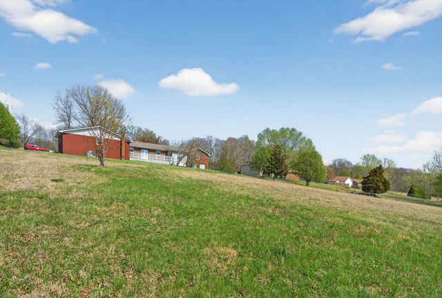 1848 Cardinal Dr, Pleasant View, TN 37146