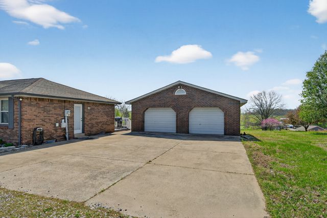 1848 Cardinal Dr, Pleasant View, TN 37146