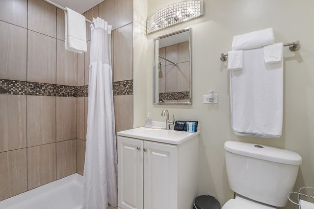 4244 S Prairie Avenue, Chicago, IL 60653