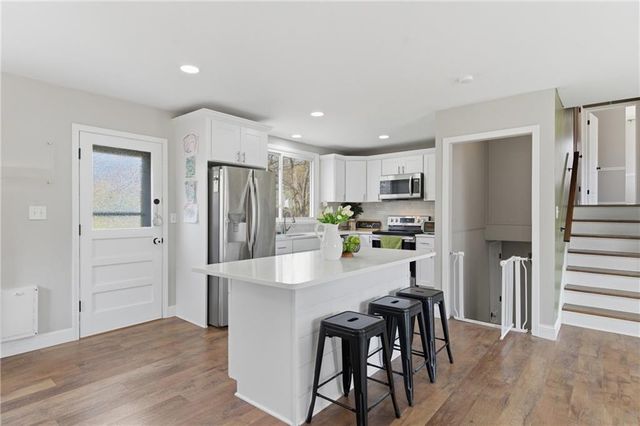 5710 W 100th Terrace, Overland Park, KS 66207