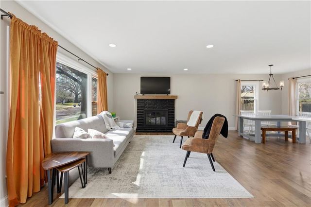 5710 W 100th Terrace, Overland Park, KS 66207