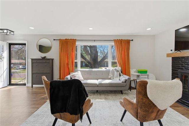 5710 W 100th Terrace, Overland Park, KS 66207