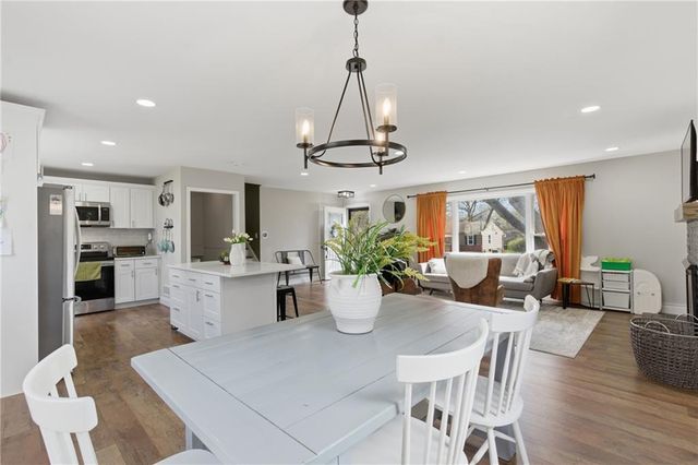 5710 W 100th Terrace, Overland Park, KS 66207