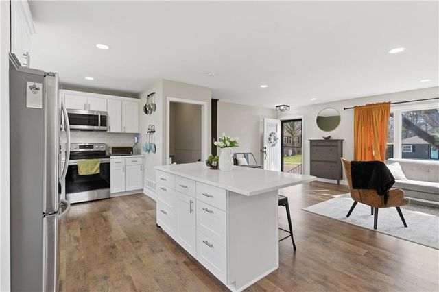 5710 W 100th Terrace, Overland Park, KS 66207