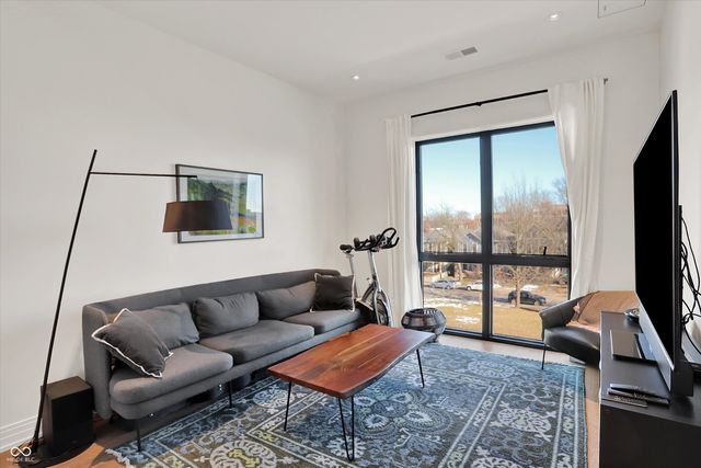 877 N East Street 303, Indianapolis, IN 46202