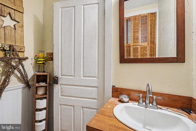 61 MAYFIELD ST, Dover, PA 17315