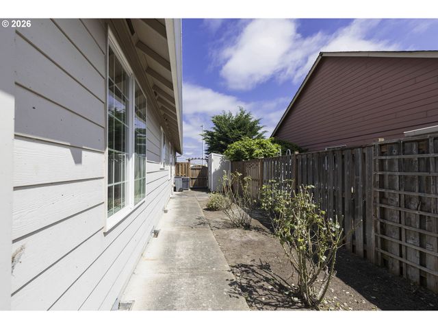 1964 Nw COTTONWOOD Dr, Mc Minnville, OR 97128