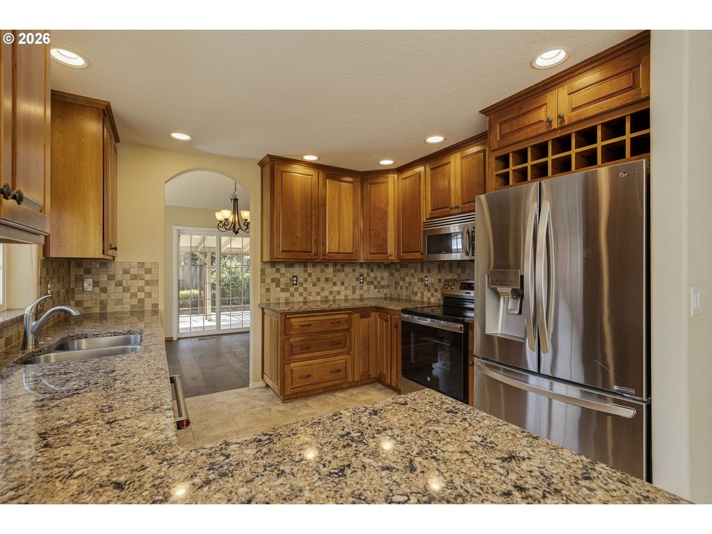 Image 10 of property listing at 1964 Nw COTTONWOOD Dr, Mc Minnville, OR 97128