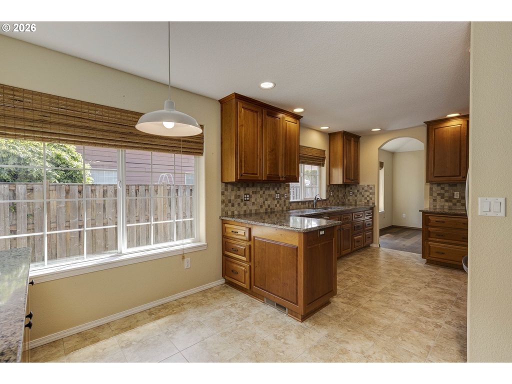 Image 12 of property listing at 1964 Nw COTTONWOOD Dr, Mc Minnville, OR 97128