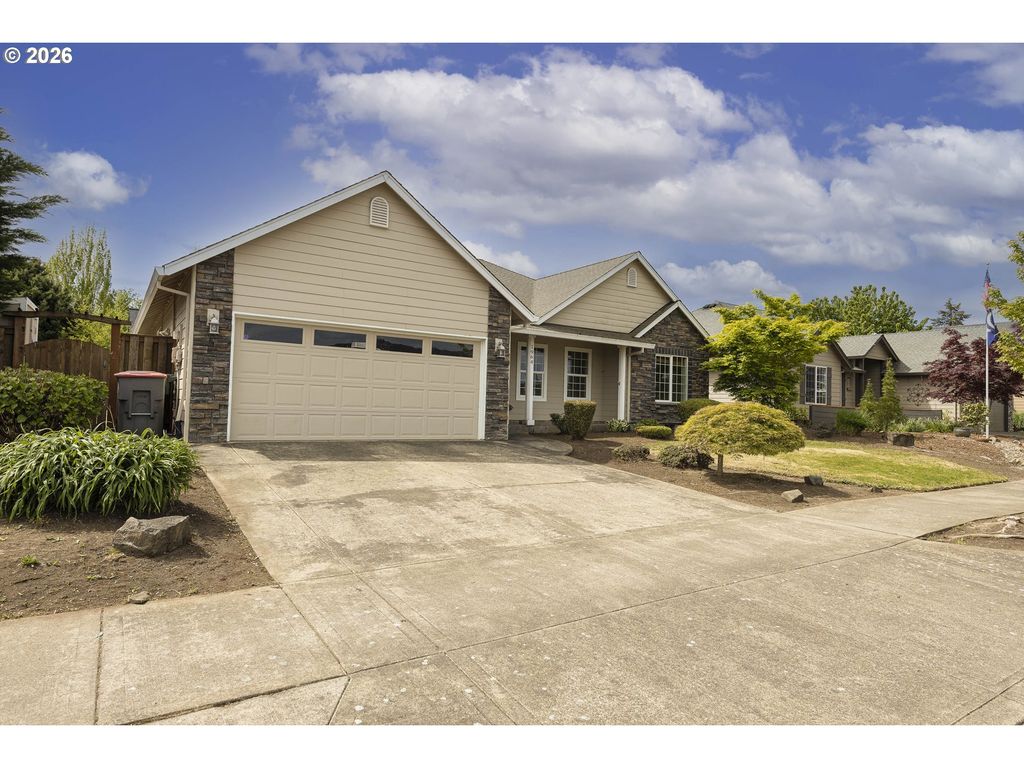 Image 2 of property listing at 1964 Nw COTTONWOOD Dr, Mc Minnville, OR 97128