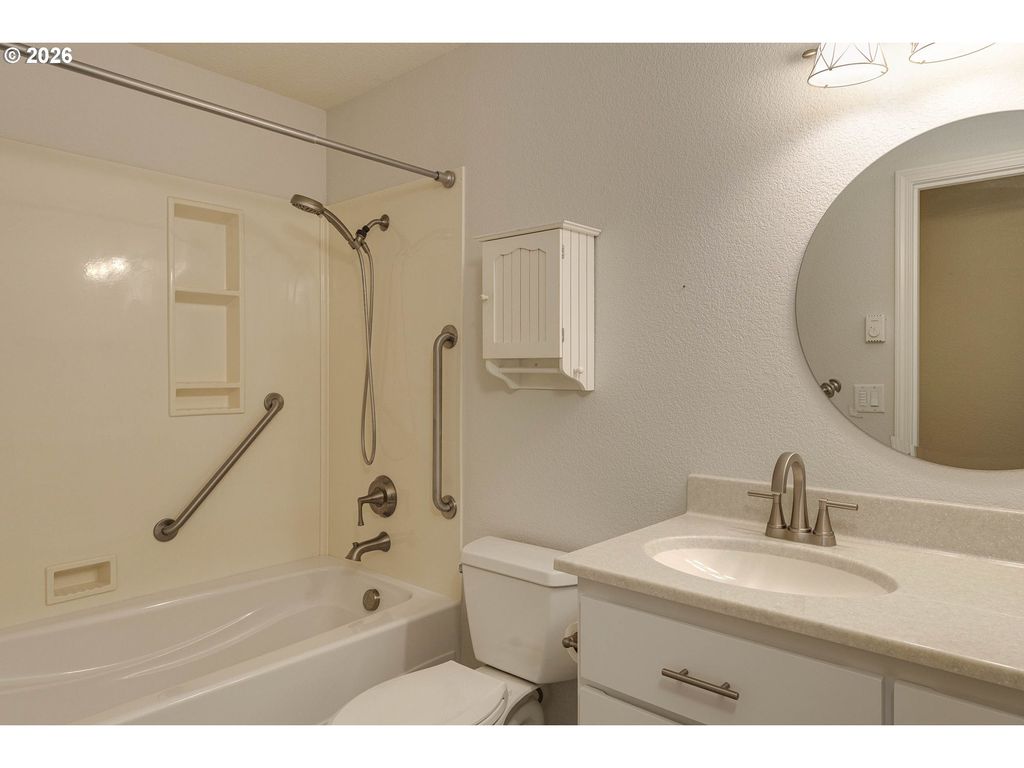 Image 21 of property listing at 1964 Nw COTTONWOOD Dr, Mc Minnville, OR 97128
