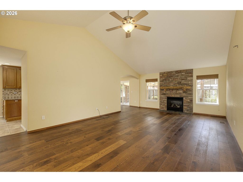 Image 4 of property listing at 1964 Nw COTTONWOOD Dr, Mc Minnville, OR 97128