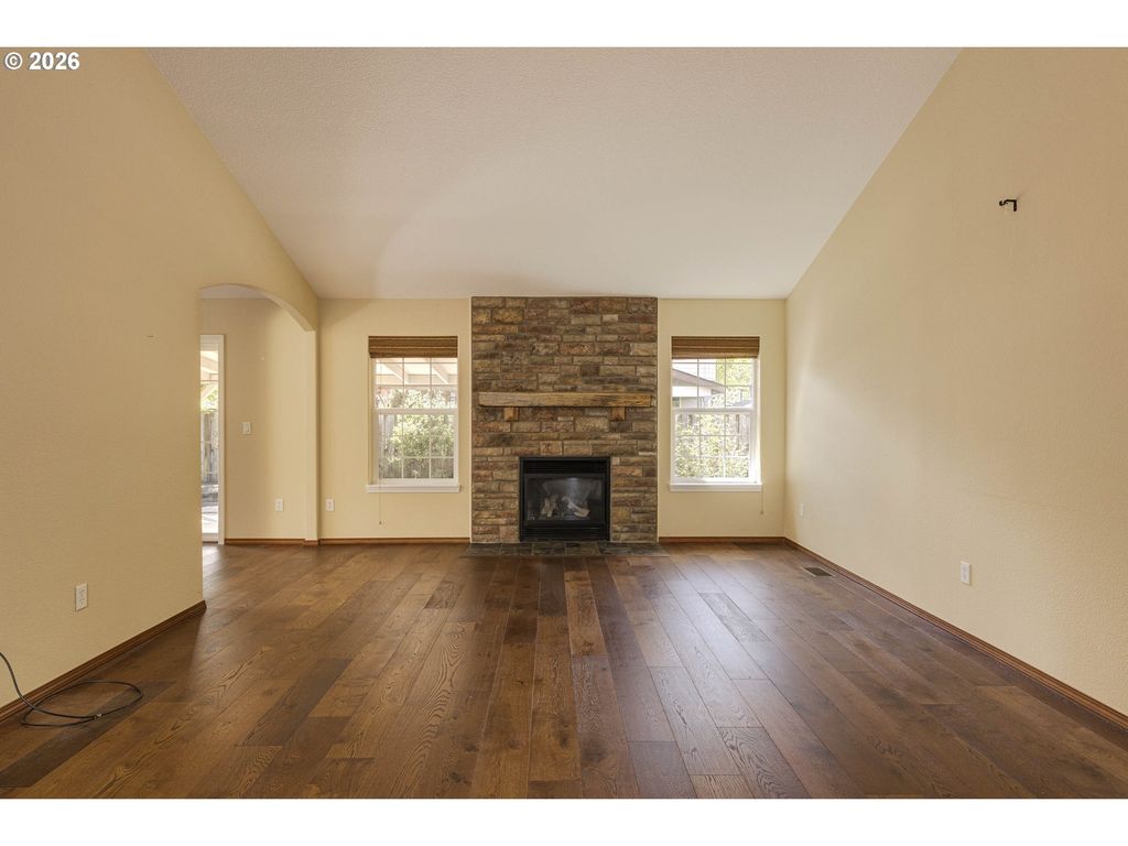 Image 5 of property listing at 1964 Nw COTTONWOOD Dr, Mc Minnville, OR 97128