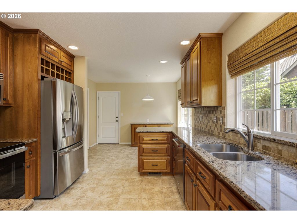 Image 8 of property listing at 1964 Nw COTTONWOOD Dr, Mc Minnville, OR 97128