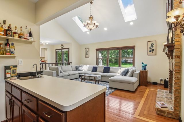 816 Bonnie Brae Lane, Bolingbrook, IL 60440